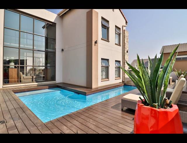 4 BEDROOM PROPERTY TO RENT IN COPPERLEAF ESTATE